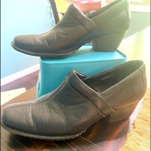 Born heeled loafer. Funky style. Size 11